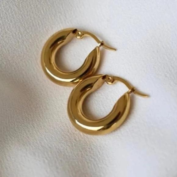 NEW 18K GOLD CHUNKY HOOP EARRINGS, NICE EARRINGS, CUTE EARRINGS. - Picture 3 of 4